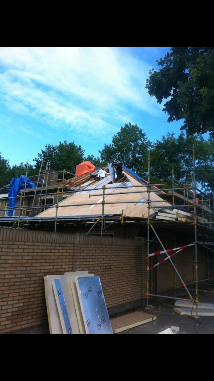 Dakrenovatie aan een woning