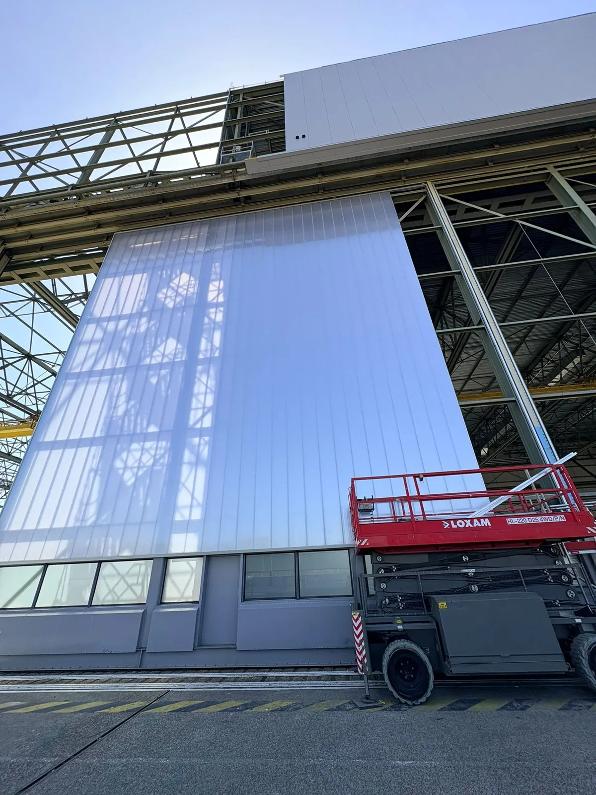 Bouw van een vliegtuighangar op Schiphol