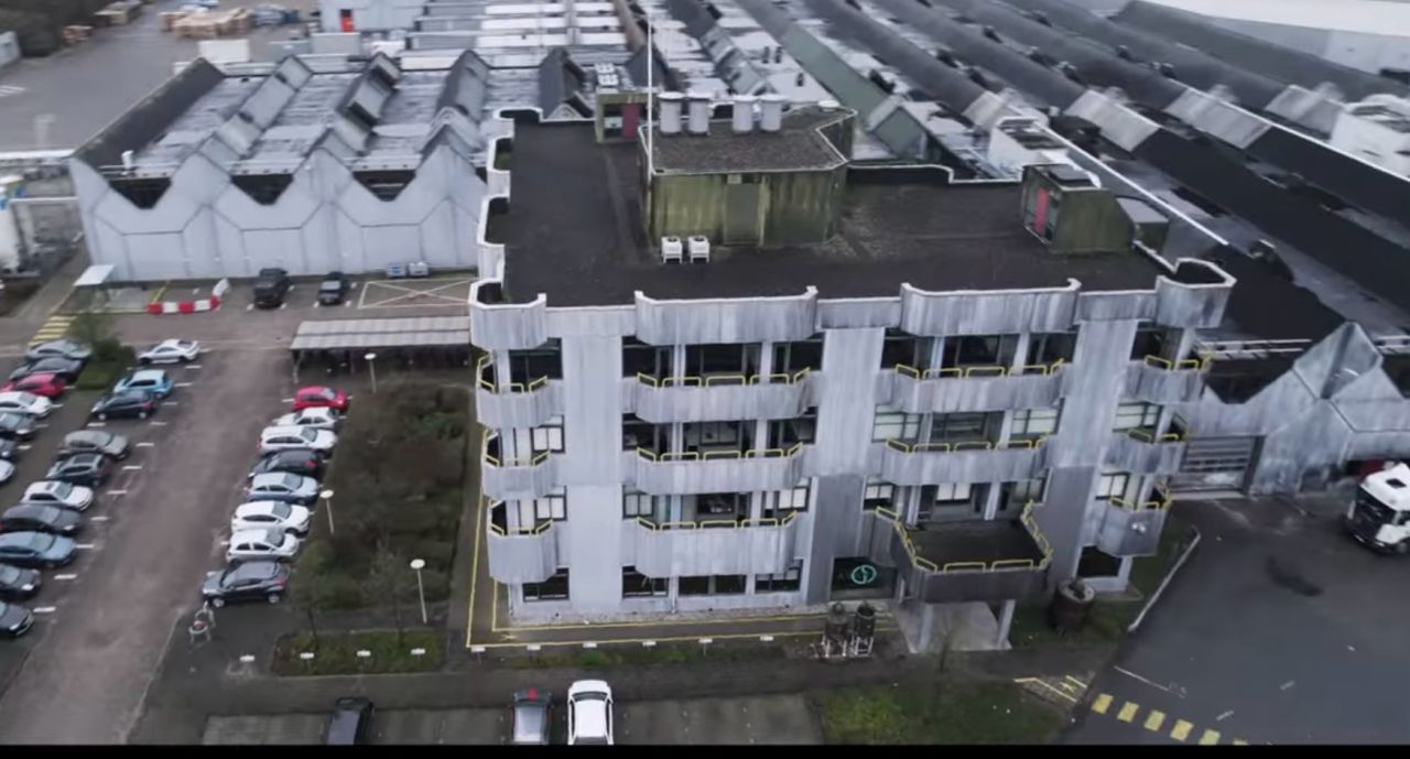 Dakrenovatie bij Refresco Zoetermeer met polycarbonaat